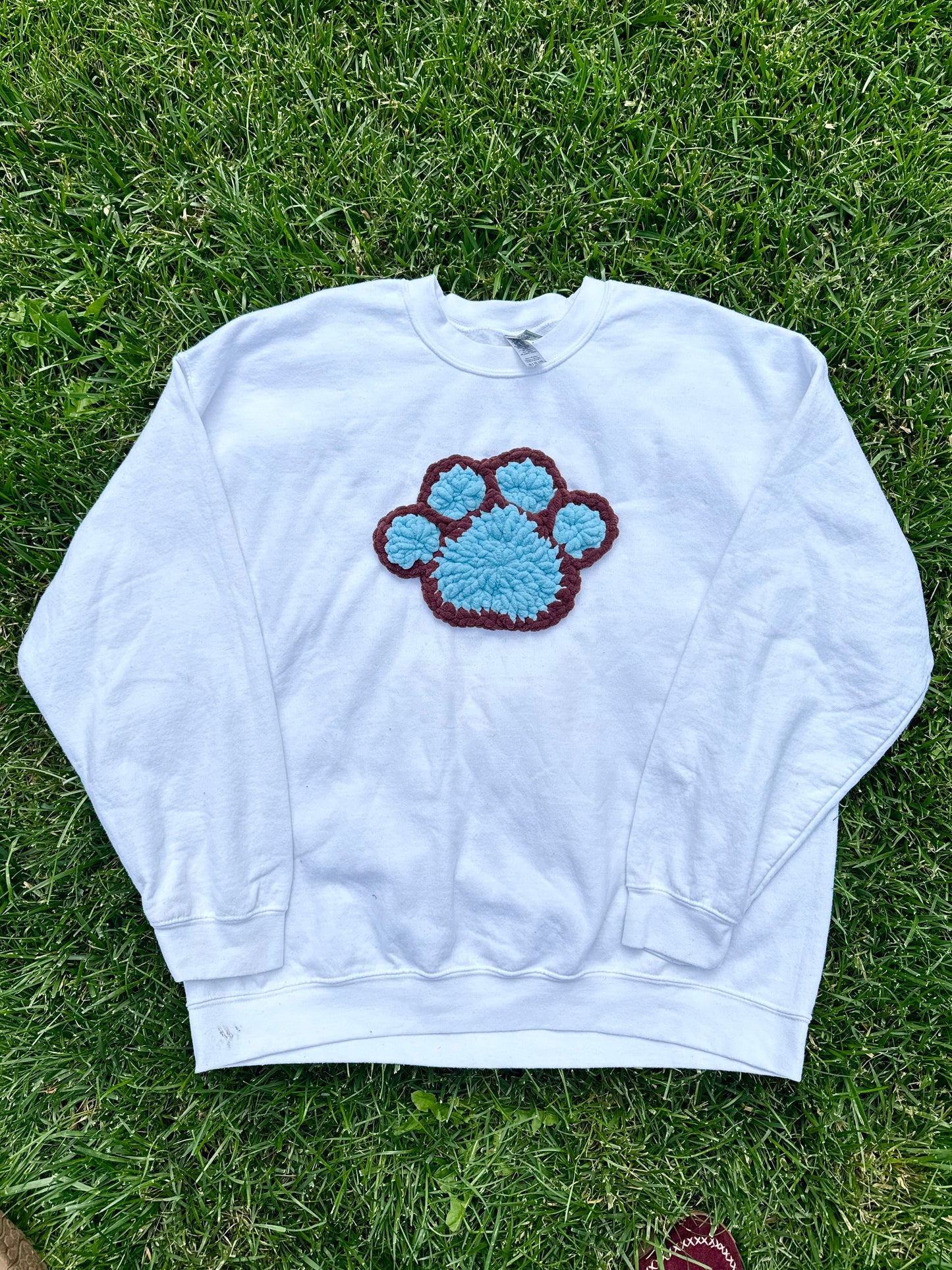 Crochet Paw Print Crewneck Sweatshirt – White/Blue/Brown– Size XL